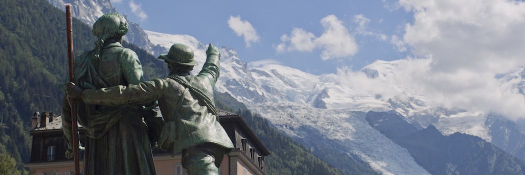 Statuen af Balmat og Saussure i centrum af Chamonix